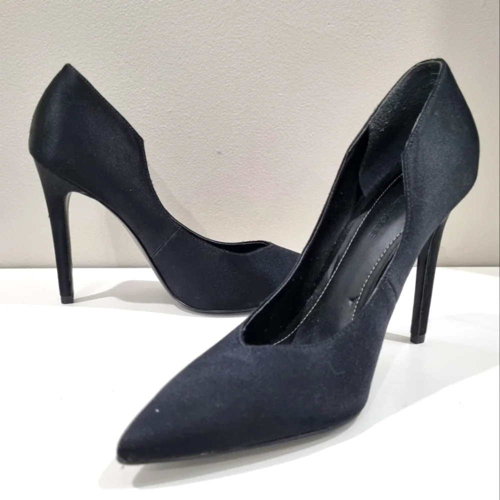 Kendall + Kylie "Abi" Classic Black Satin Pointed Toe Heels, Like New, Size 8 - Picture 1 of 11